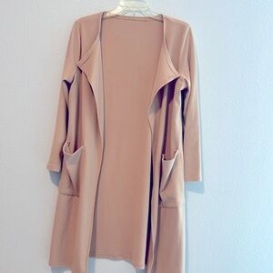 Ladies jacket with pockets
The color is apricot